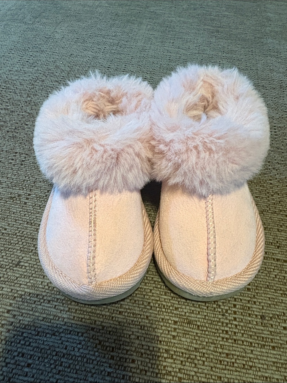 Cat and Jack Cozy Pink Faux-Fur Slip-On Slippers/Shoes size 6